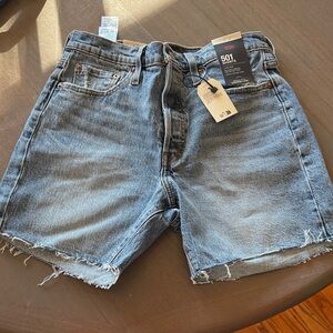 NWT levis 501 mid thigh jean shorts. Women size 28.